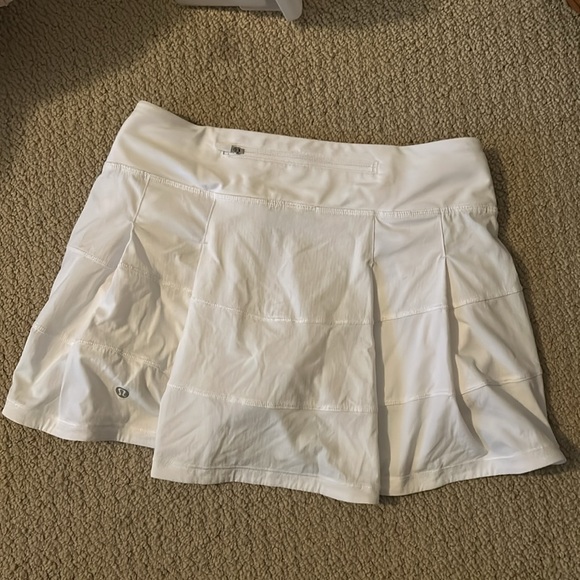Lululemon white tennis skirt, size 4 - Picture 3 of 3